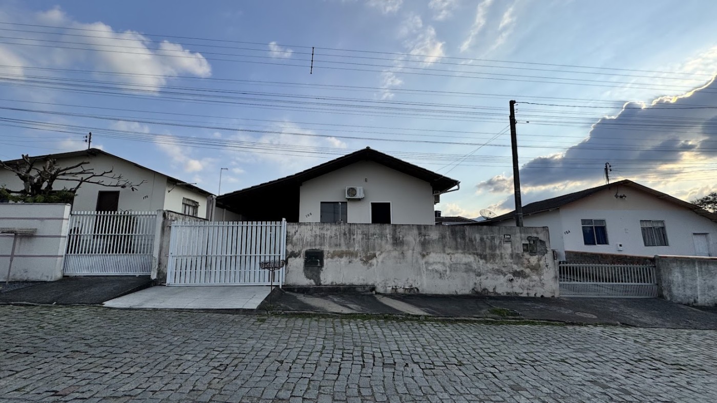 Casa para Venda em Indaial, Estados, 3 dormitórios, 1 banheiro, 3 vagas - foto 1
