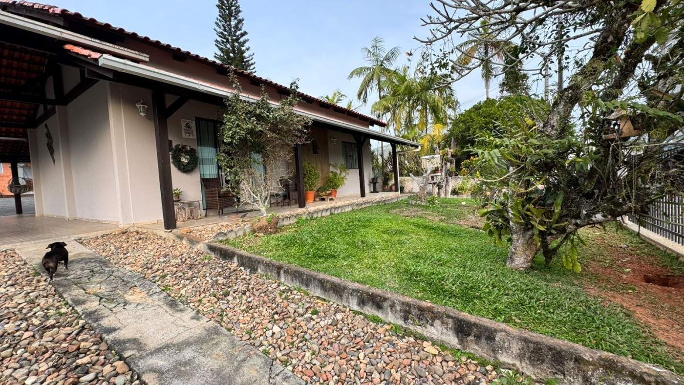 Casa para Venda em Indaial, Estados, 4 dormitórios, 2 banheiros - foto 1