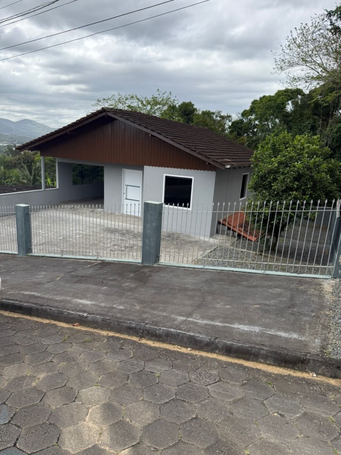 Casa para Venda em Blumenau, Fidélis, 5 dormitórios, 1 suíte, 3 banheiros, 2 vagas - foto 1