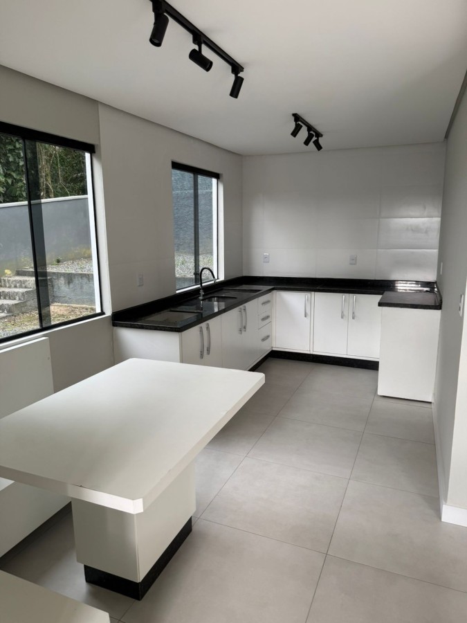 Casa para Venda em Blumenau, Fidélis, 5 dormitórios, 1 suíte, 3 banheiros, 2 vagas — foto 2